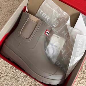 NIB Hunter Women’s Tabitha Chelsea Rain Boots - Taupe - Size 7